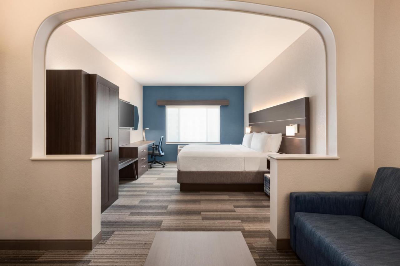 Holiday Inn Express & Suites Denver Airport By Ihg Екстериор снимка