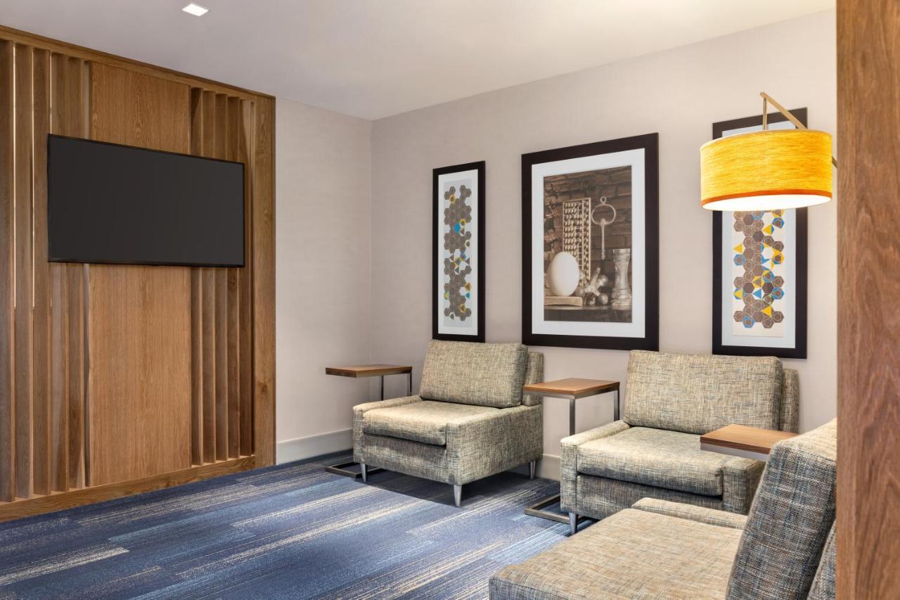 Holiday Inn Express & Suites Denver Airport By Ihg Екстериор снимка