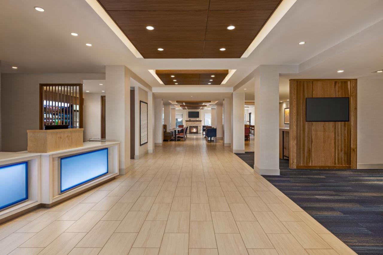 Holiday Inn Express & Suites Denver Airport By Ihg Екстериор снимка