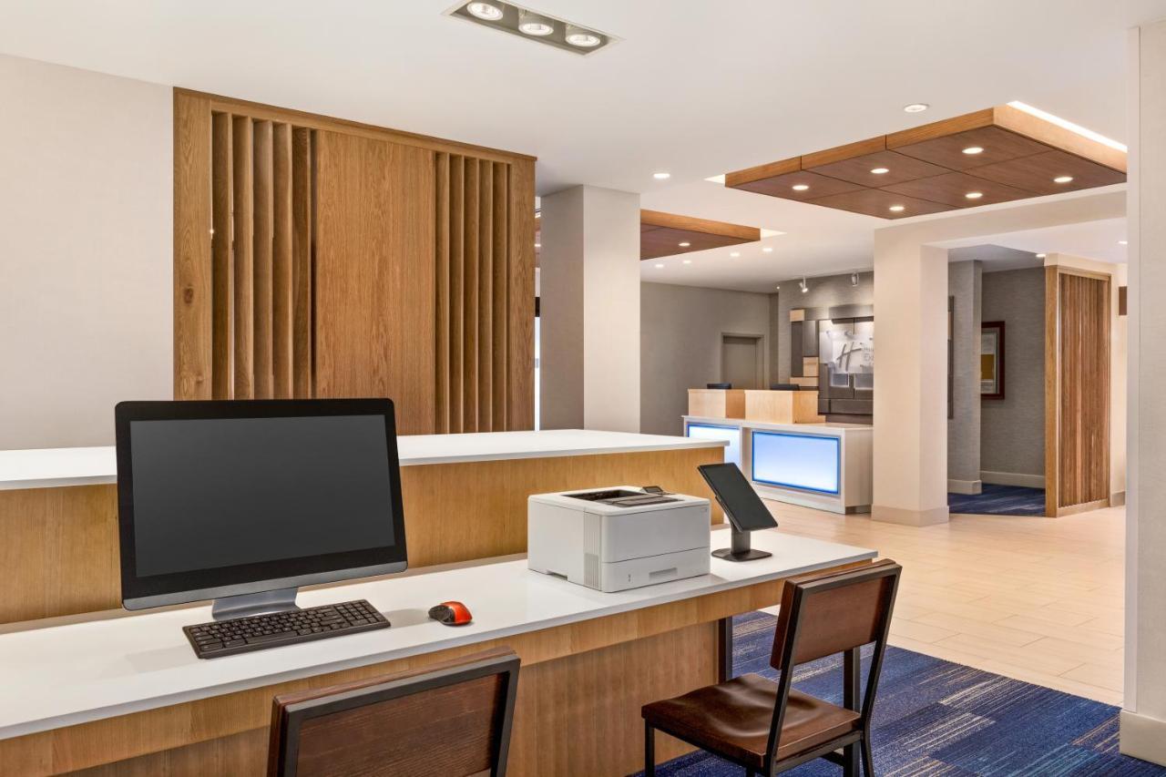 Holiday Inn Express & Suites Denver Airport By Ihg Екстериор снимка