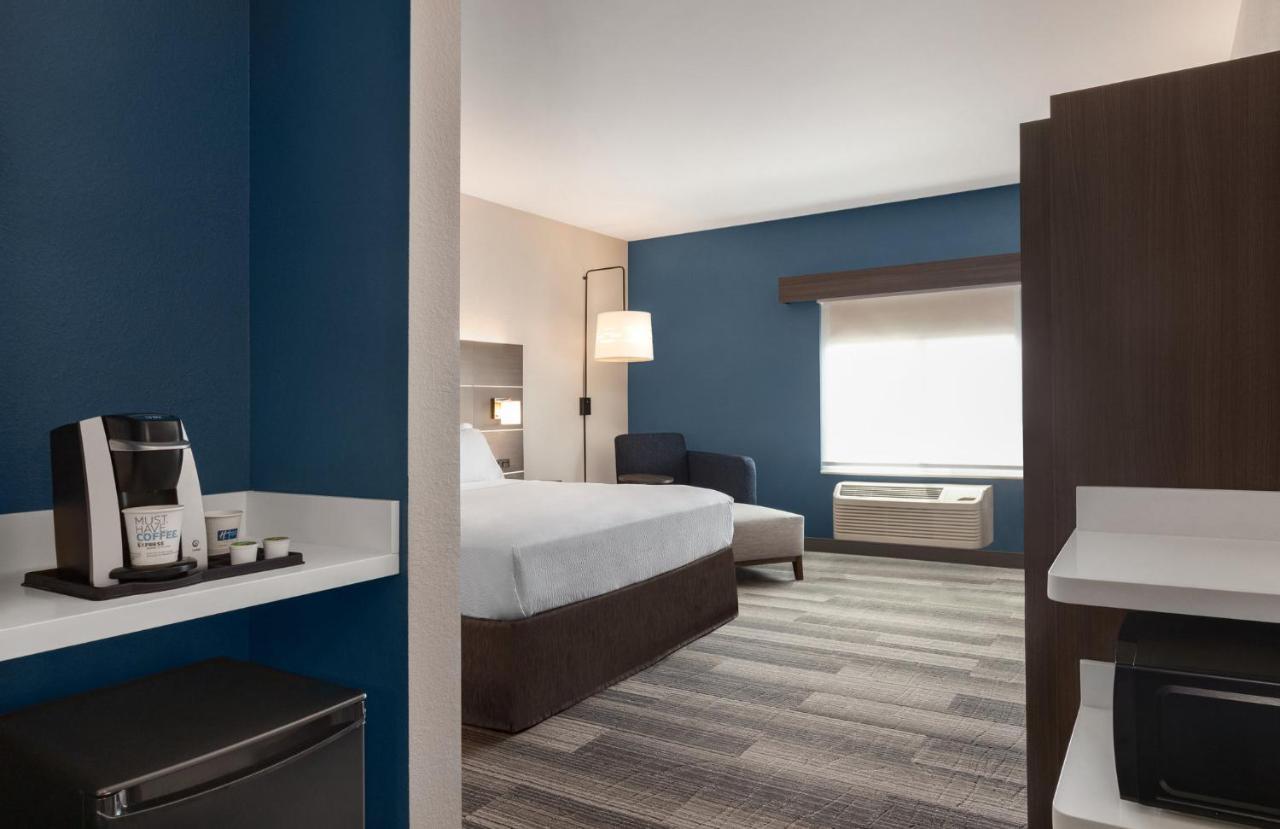 Holiday Inn Express & Suites Denver Airport By Ihg Екстериор снимка
