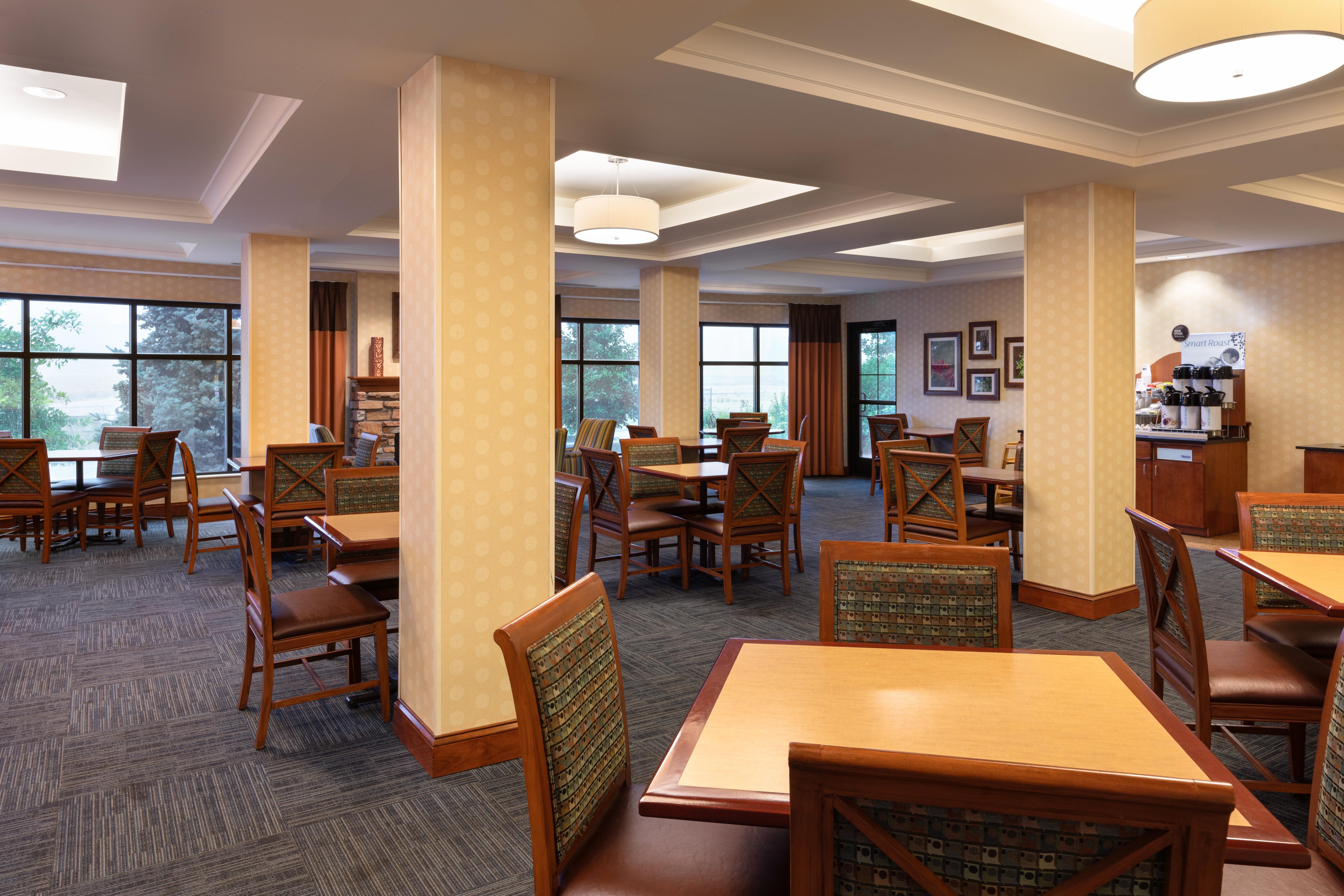 Holiday Inn Express & Suites Denver Airport By Ihg Екстериор снимка