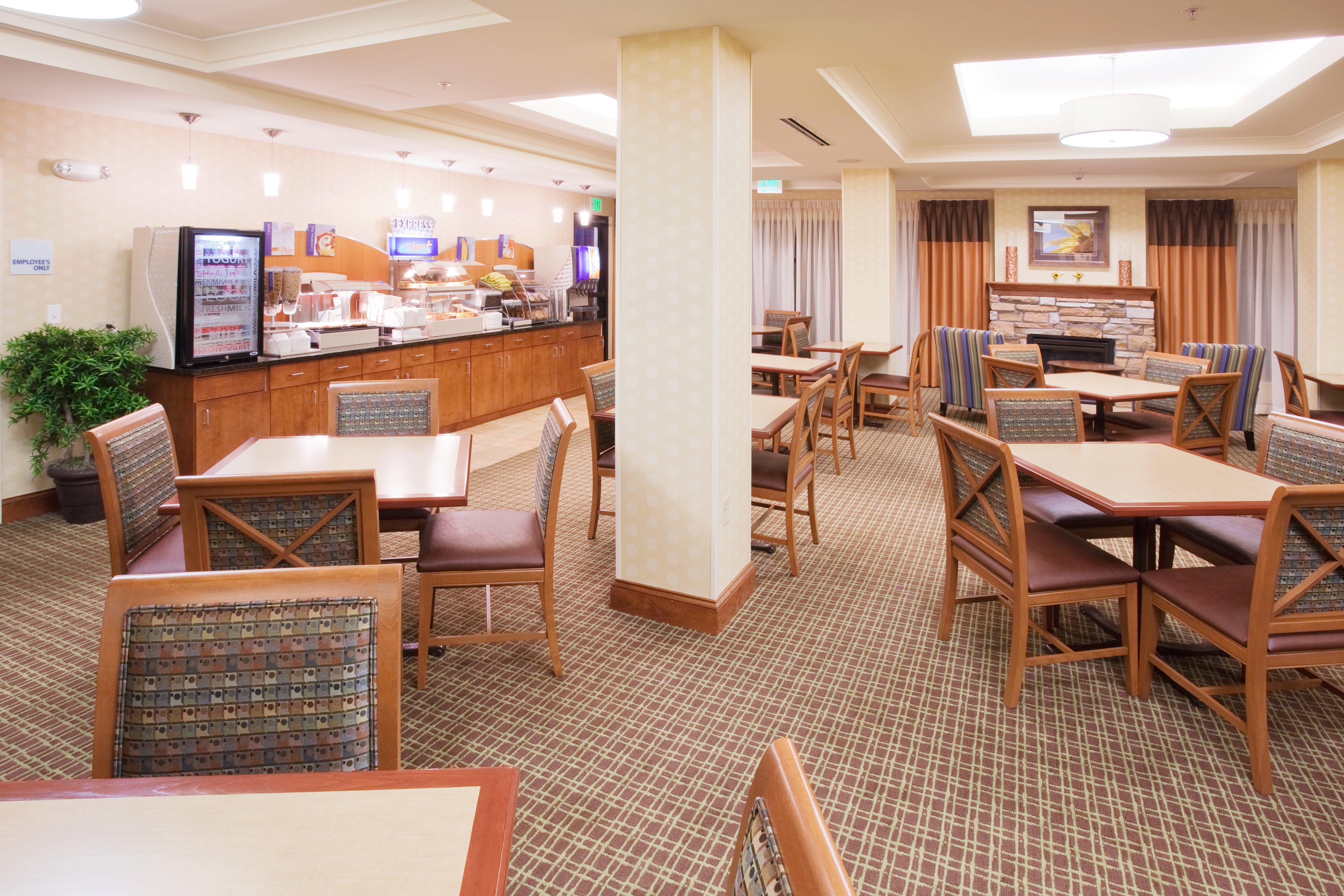 Holiday Inn Express & Suites Denver Airport By Ihg Екстериор снимка
