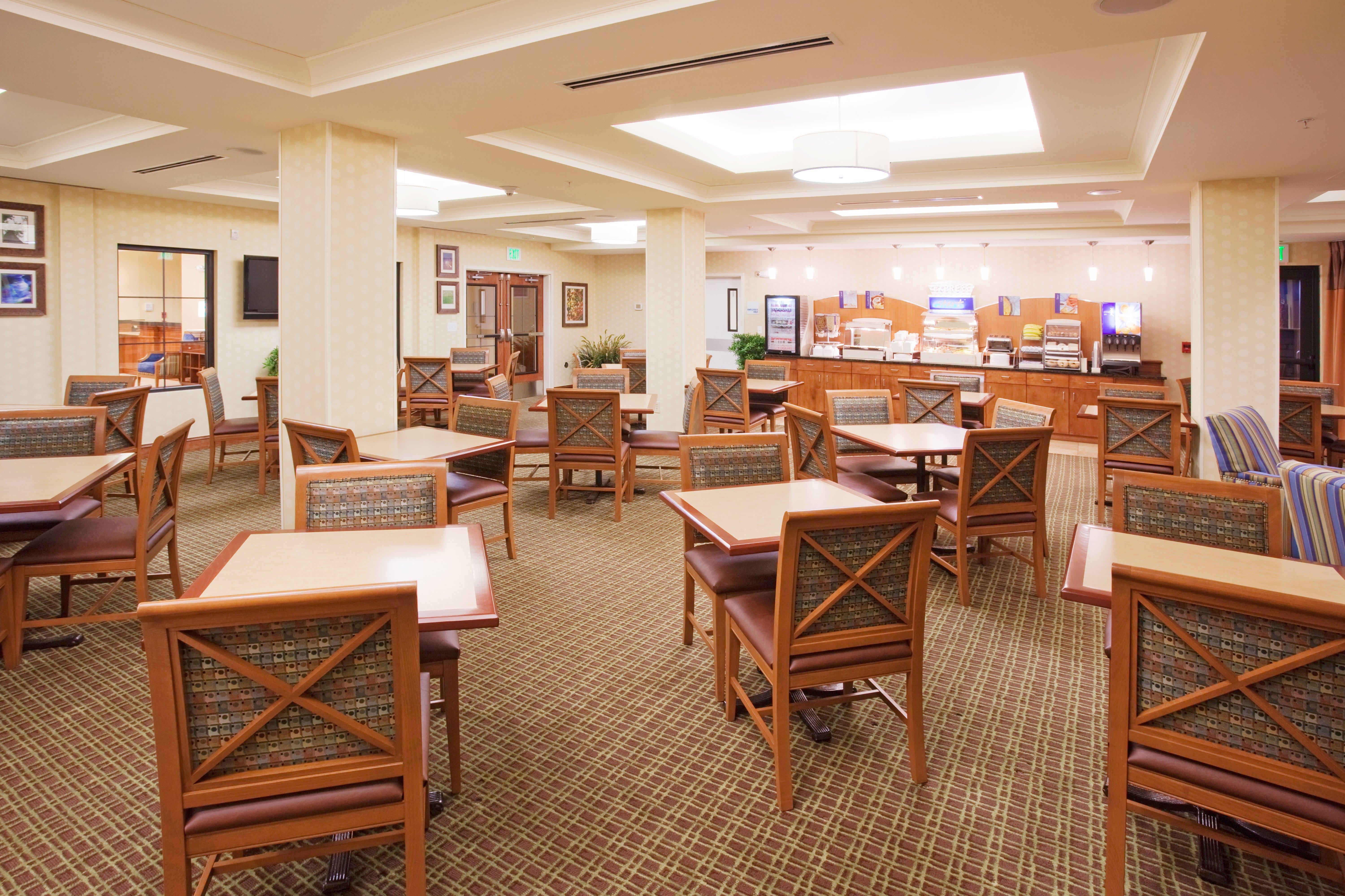 Holiday Inn Express & Suites Denver Airport By Ihg Екстериор снимка