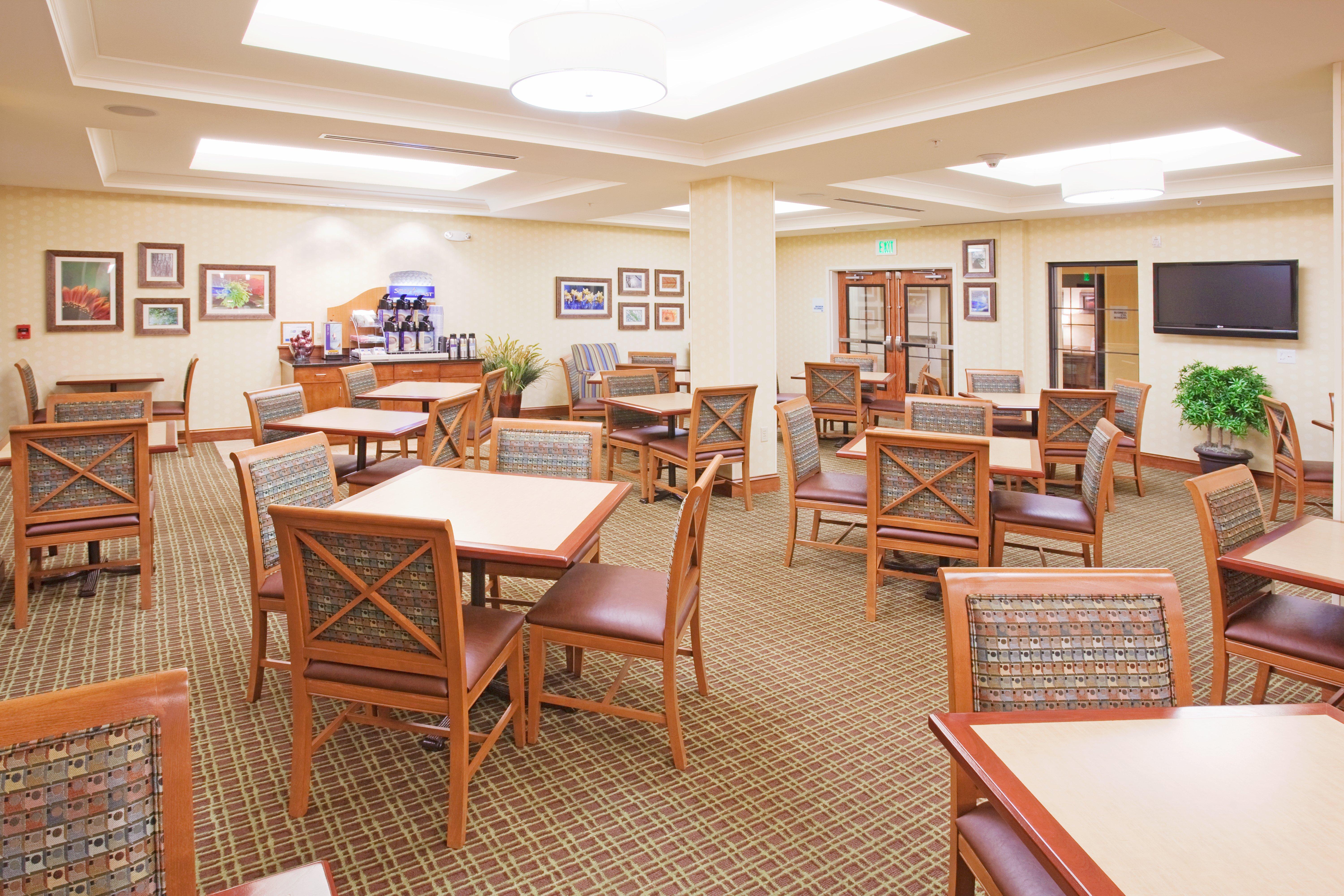 Holiday Inn Express & Suites Denver Airport By Ihg Екстериор снимка