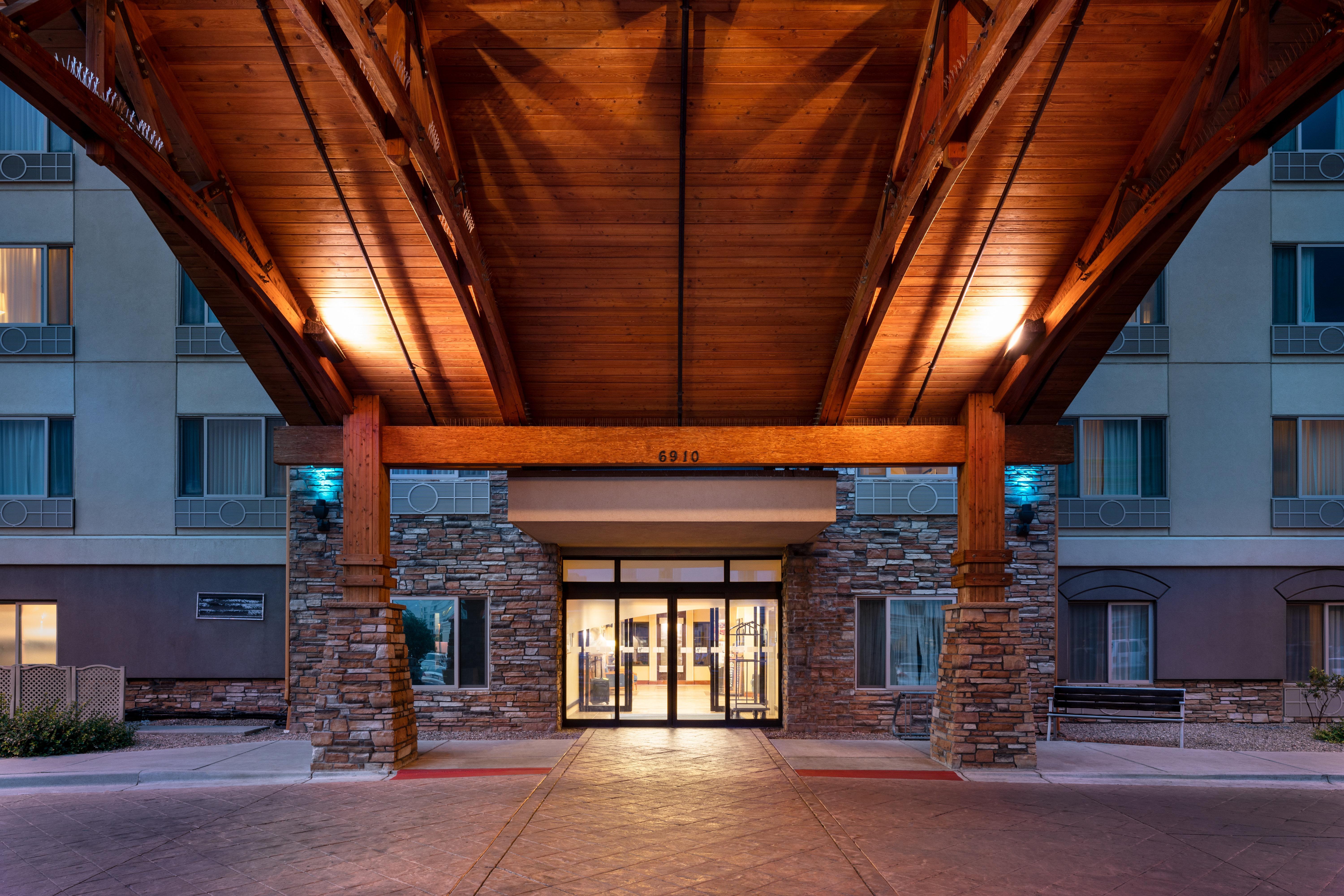 Holiday Inn Express & Suites Denver Airport By Ihg Екстериор снимка