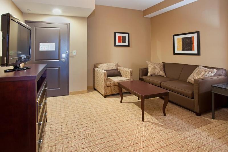 Holiday Inn Express & Suites Denver Airport By Ihg Екстериор снимка